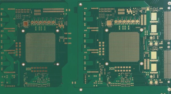 What are the precautions for the orientation and geometric design of printed circuit board (PCB) traces?