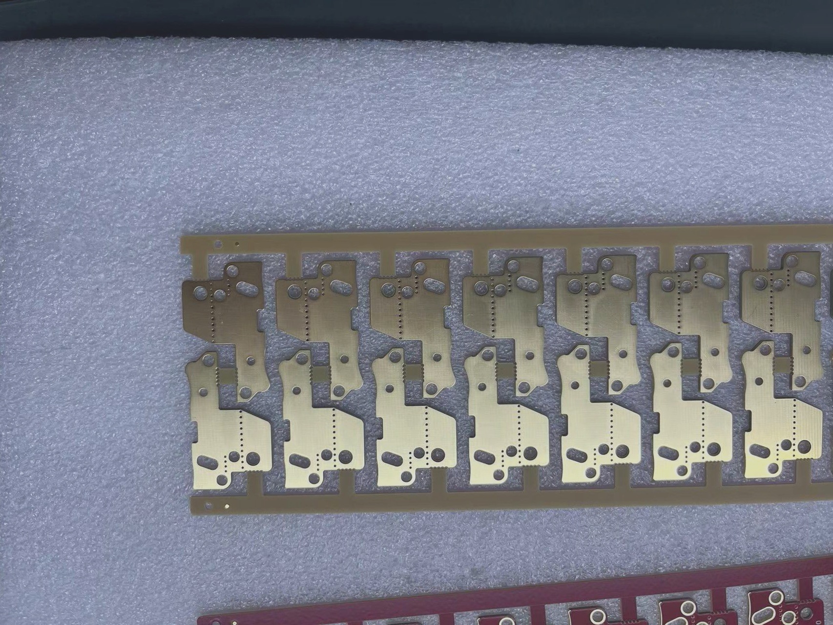 Introduction to Rogers PCB As a PCB expert, I would like to introduce the Rogers PCB.