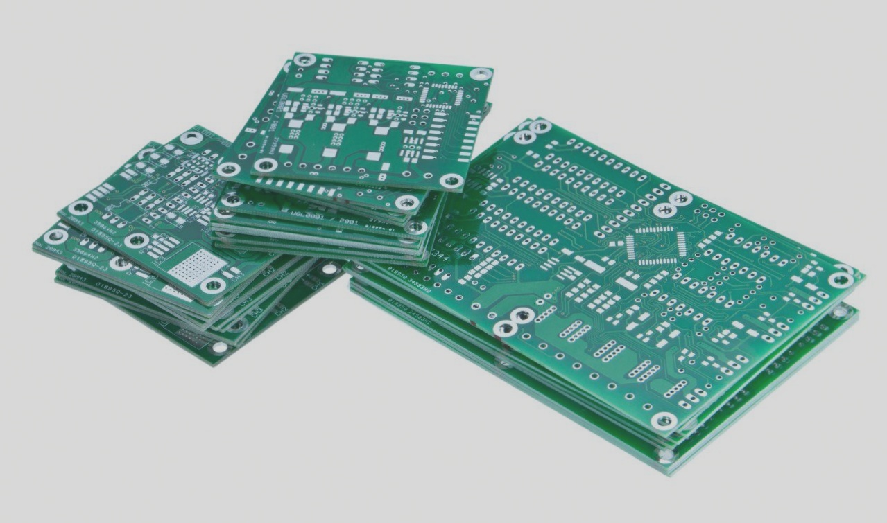 Anti-static discharge techniques in PCB board design