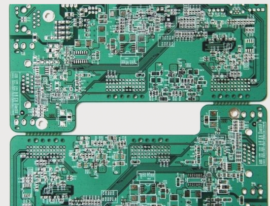 What are the applications of serpentine routing in PCB design?