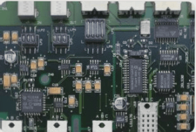 PCB with multiple routing layers and identical stub configuration