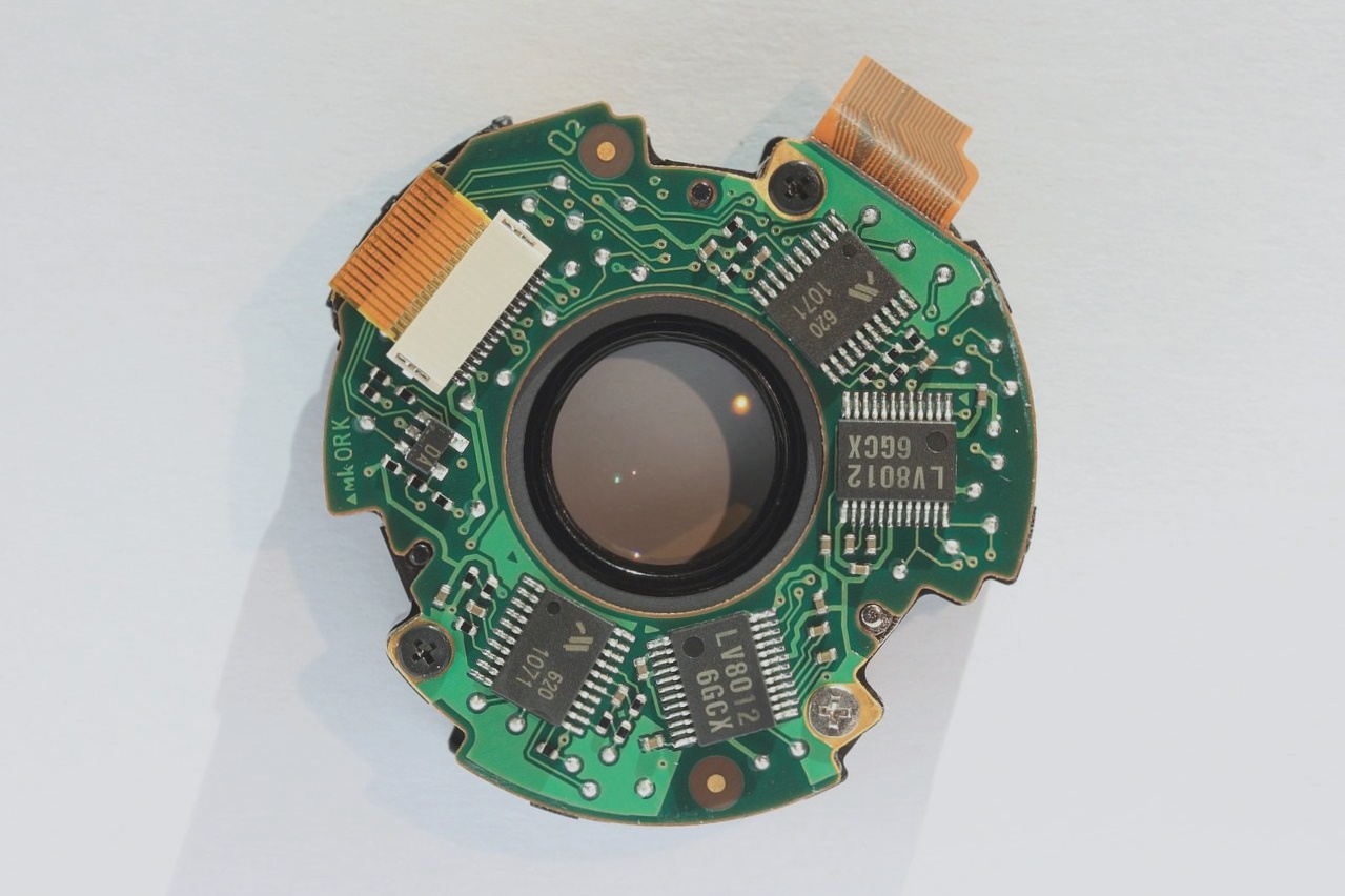 Applications of Rigid-Flex PCBs in electronics, automotive, and medical devices.